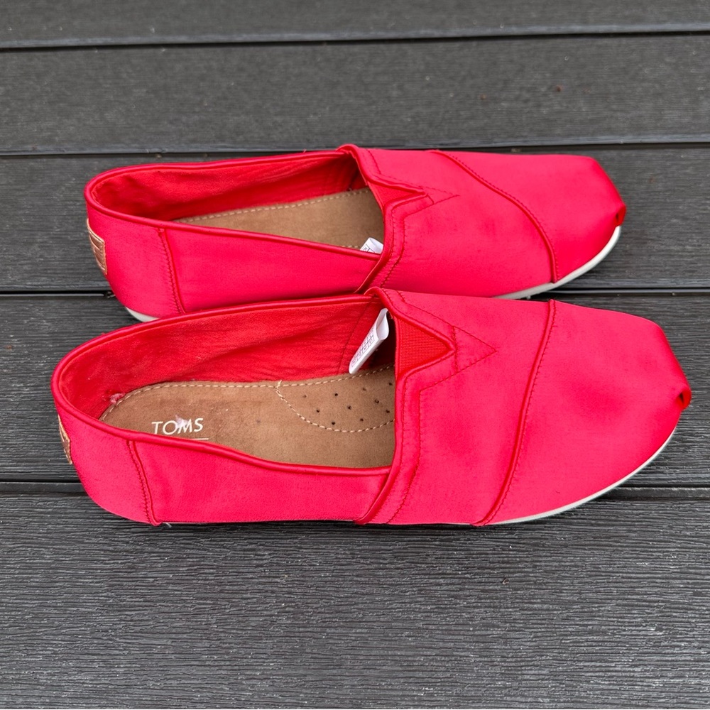 Toms Satin Red Youth Alpargata. Sz.Y5 (W 7US) - Picture 3 of 8